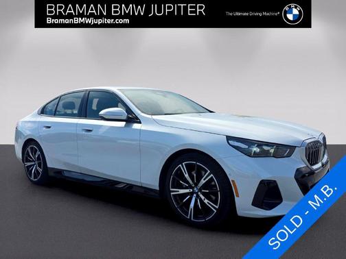 Mineral White Metallic 2026 BMW 530 i