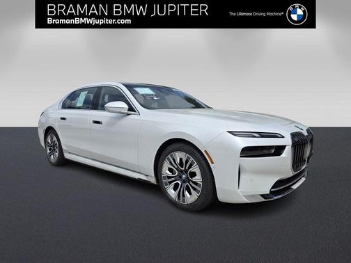 Mineral White Metallic 2023 BMW i7 xDrive60