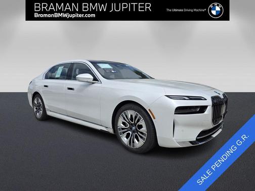 Mineral White Metallic 2023 BMW i7 xDrive60