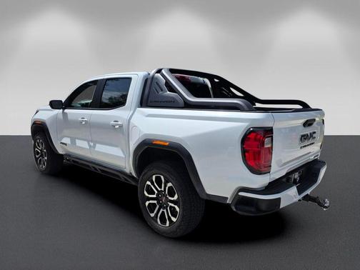 Summit White 2025 GMC Canyon AT4