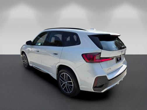 Mineral White Metallic 2023 BMW X1 xDrive28i