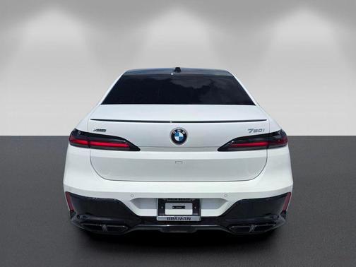 Alpine White 2024 BMW 760 760i xDrive