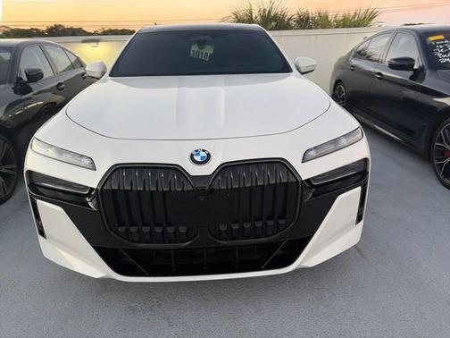Alpine White 2024 BMW 760 760i xDrive