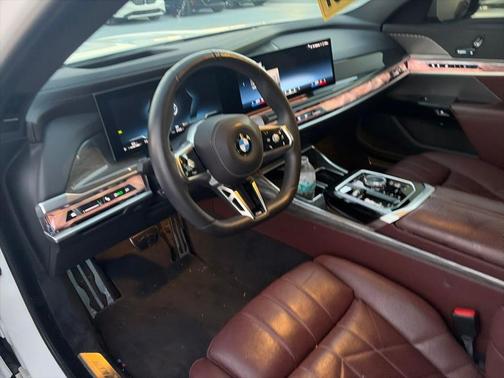Alpine White 2024 BMW 760 760i xDrive