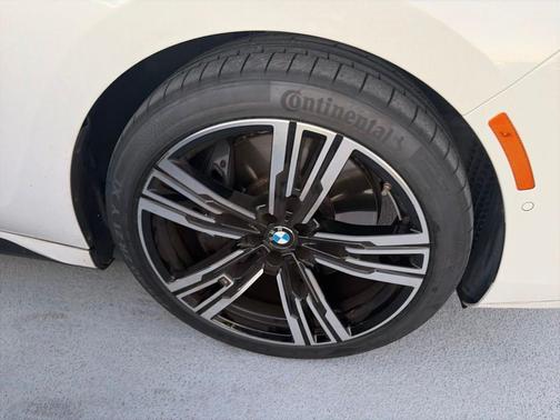 Alpine White 2024 BMW 760 760i xDrive