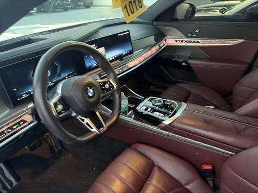 Alpine White 2024 BMW 760 760i xDrive