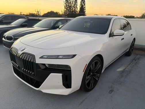 Alpine White 2024 BMW 760 760i xDrive