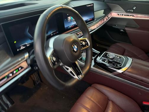 Alpine White 2024 BMW 760 760i xDrive