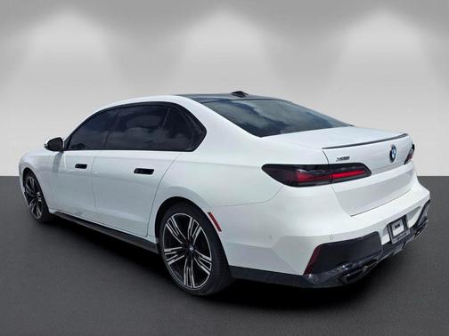 Alpine White 2024 BMW 760 760i xDrive