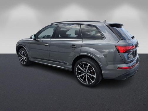2025 Audi Q7 45 Premium Plus