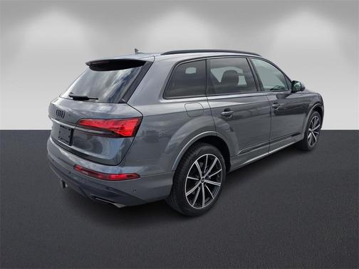 2025 Audi Q7 45 Premium Plus