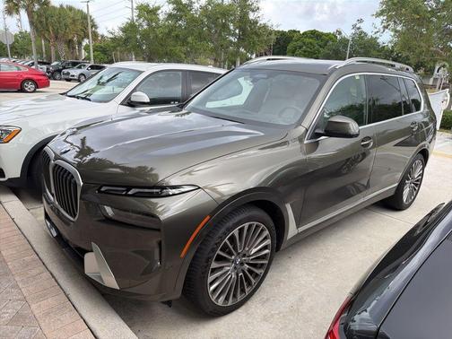 Manhattan Green Metallic 2025 BMW X7 xDrive40i