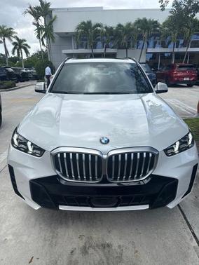 Mineral White Metallic 2024 BMW X5 sDrive40i