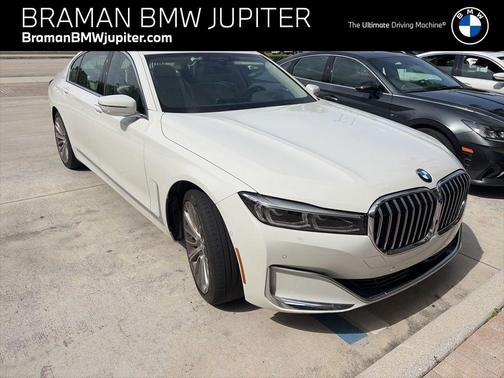 Alpine White 2022 BMW 750 i xDrive