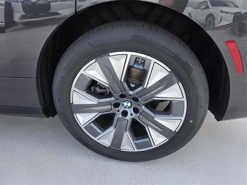 2026 BMW iX xDrive60