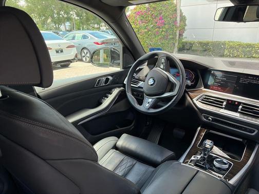 Black Sapphire Metallic 2023 BMW X5 sDrive40i