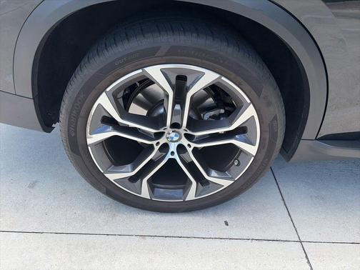 Black Sapphire Metallic 2023 BMW X5 sDrive40i
