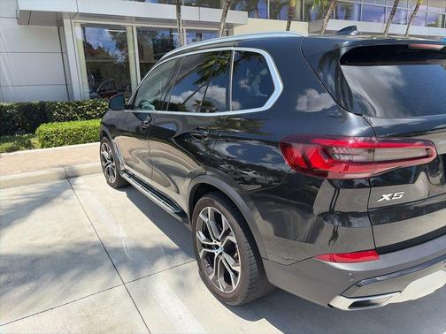 Black Sapphire Metallic 2023 BMW X5 sDrive40i