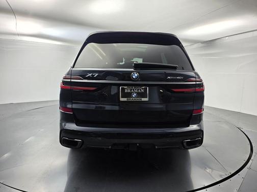 Carbon Black Metallic 2024 BMW X7 xDrive40i