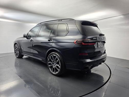 Carbon Black Metallic 2024 BMW X7 xDrive40i