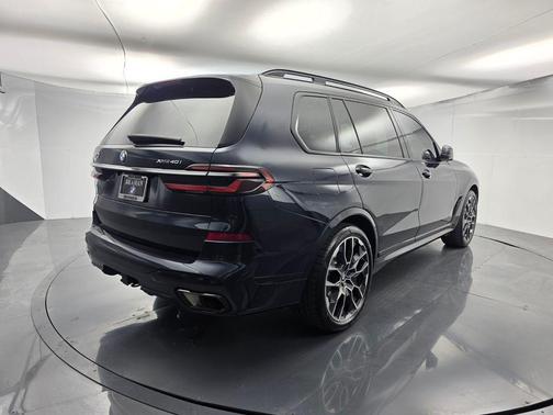 Carbon Black Metallic 2024 BMW X7 xDrive40i
