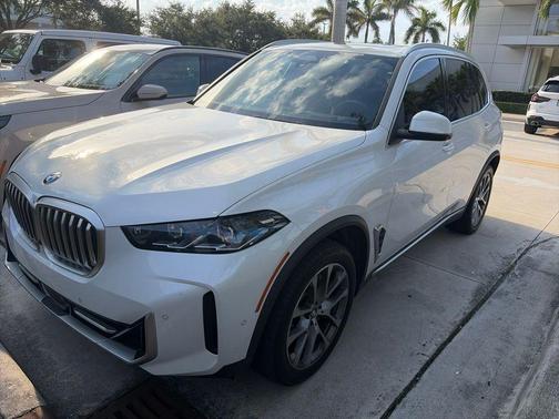 Mineral White Metallic 2024 BMW X5 xDrive40i