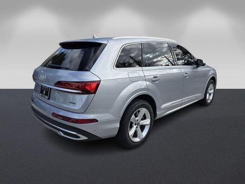 2022 Audi Q7 55 Premium