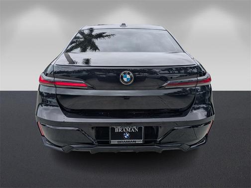 2023 BMW 740 i