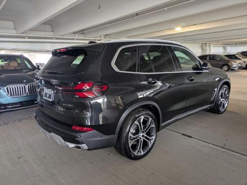 Black Sapphire Metallic 2026 BMW X5 sDrive40i