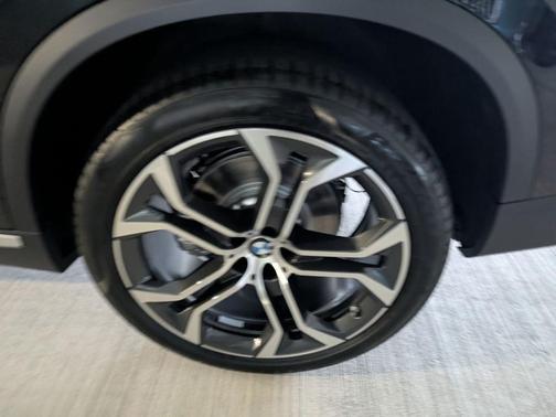 Black Sapphire Metallic 2026 BMW X5 sDrive40i