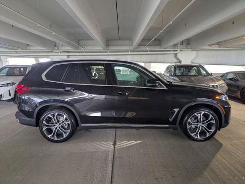 Black Sapphire Metallic 2026 BMW X5 sDrive40i