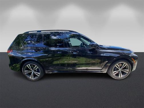 2023 BMW X7 M60i