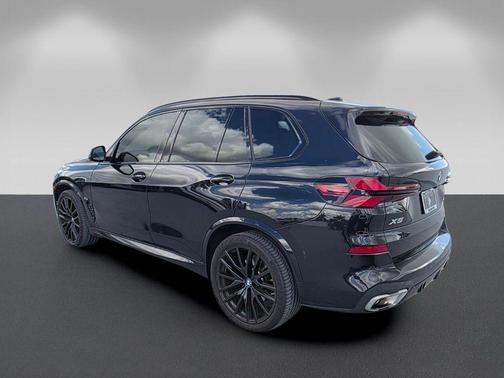 Black Sapphire Metallic 2024 BMW X5 xDrive40i