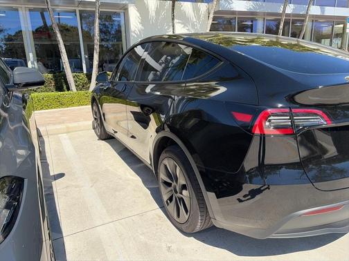 2025 Tesla Model Y Long Range