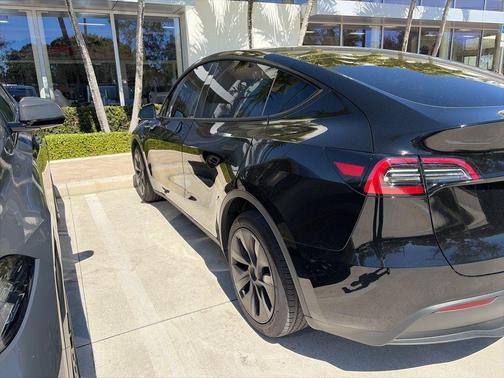 2025 Tesla Model Y Long Range