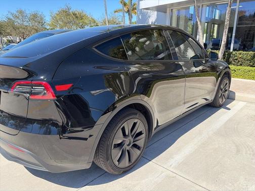 2025 Tesla Model Y Long Range