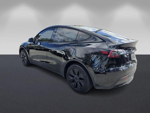 2025 Tesla Model Y Long Range