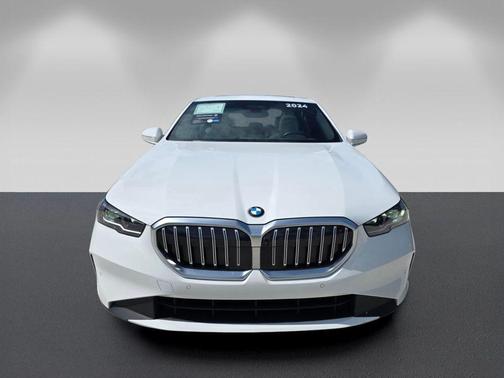 Alpine White 2024 BMW 530 i