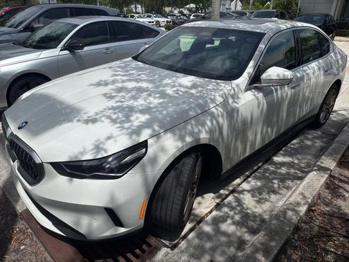 Alpine White 2024 BMW 530 i