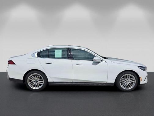 Alpine White 2024 BMW 530 i