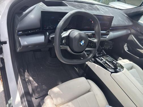 Alpine White 2024 BMW 530 i