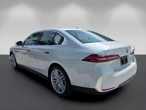 Alpine White 2024 BMW 530 i