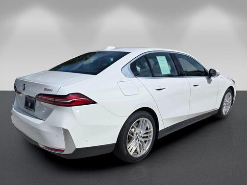 Alpine White 2024 BMW 530 i