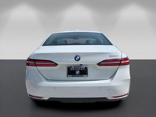 Alpine White 2024 BMW 530 i