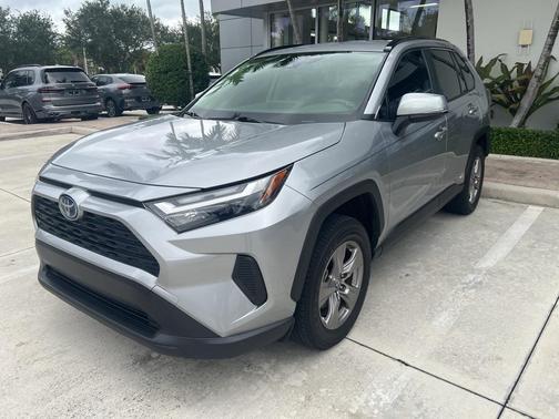 2022 Toyota RAV4 Hybrid XLE