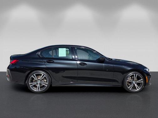 Black Sapphire Metallic 2023 BMW 330 i