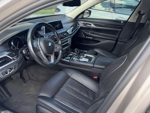 2018 BMW 750 i