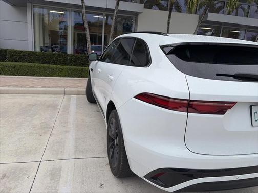 2024 Jaguar F-PACE P250 R-Dynamic S
