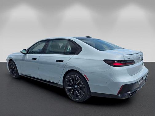 Brooklyn Gray Metallic 2024 BMW 760 760i xDrive