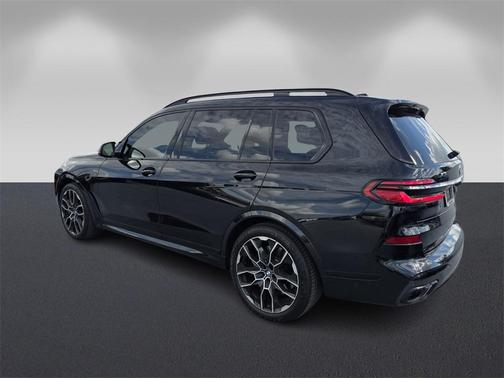 2024 BMW X7 M60i